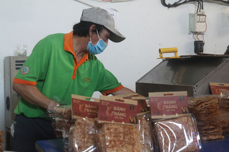 Làng nghề bánh tráng chuyển mình
