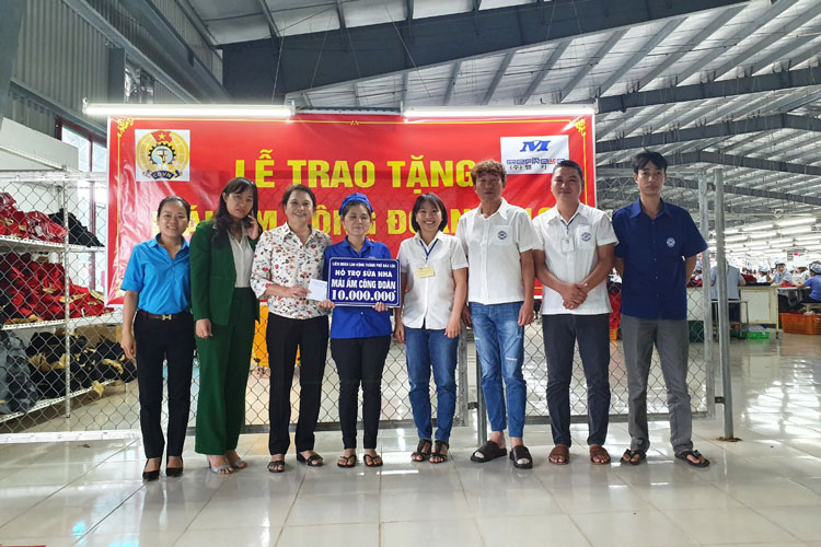 Thủ lĩnh của gần một ngàn đoàn viên và người lao động
