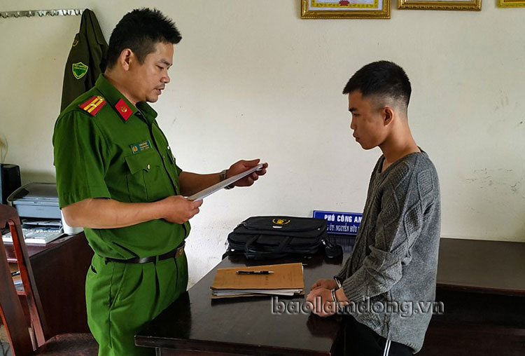 Khởi tố nam thanh niên chém trưởng công an xã