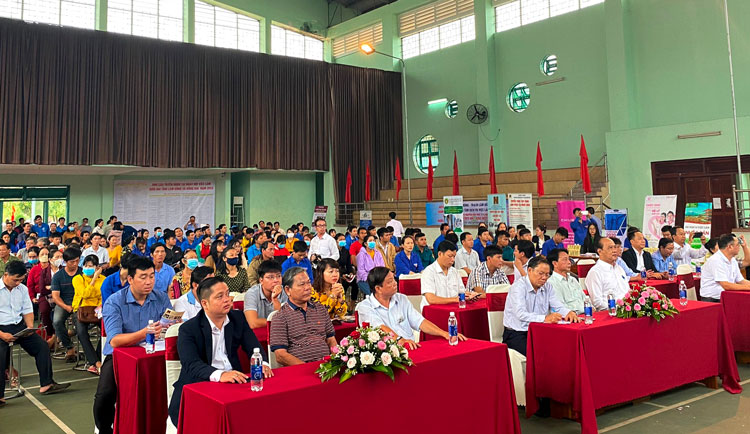 Cần hàng ngàn lao động phổ thông