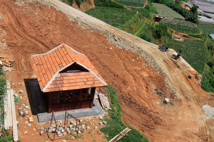 Nhà kho không phép tại khu vực trên