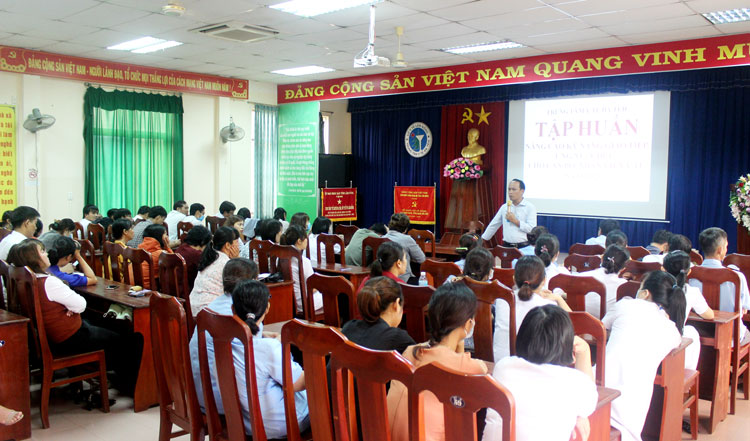 Nâng cao kỹ năng ứng xử, giao tiếp cho y, bác sĩ, nhân viên y tế