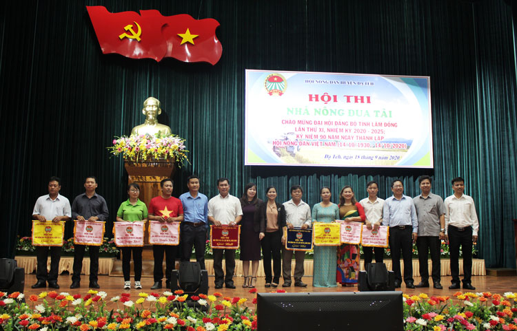 Trao 11 giải thưởng cho các đơn vị