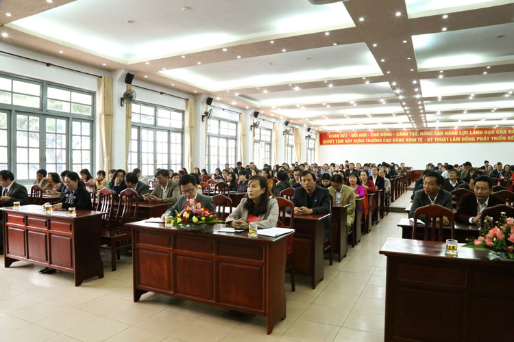 Các đại biểu tham dự hội nghị