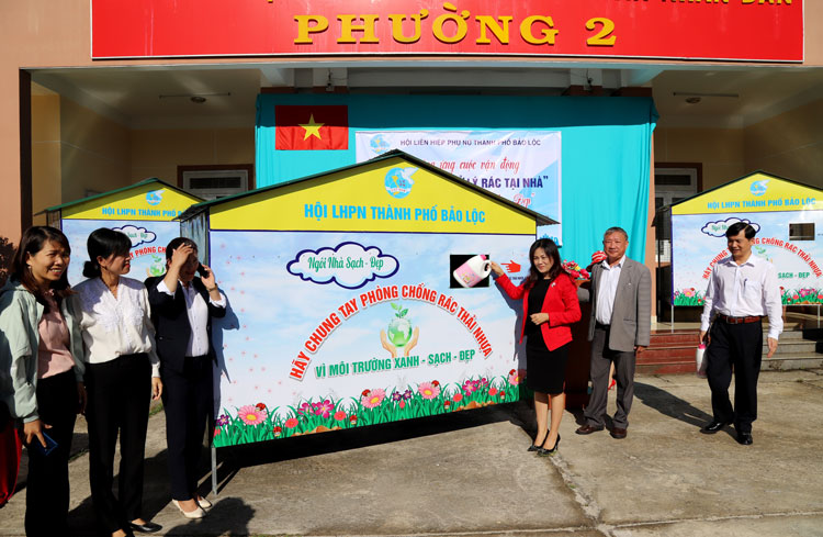 Phụ nữ Bảo Lộc xây dựng mô hình phòng, chống rác thải nhựa