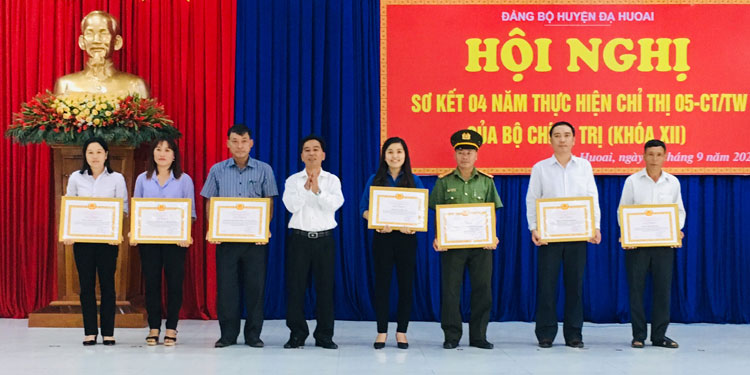 Đạ Huoai: Sơ kết 4 năm thực hiện Chỉ thị 05-CT/TW về &quot;Đẩy mạnh học tập và làm theo tư tưởng, đạo đức, phong cách Hồ Chí Minh&quot;