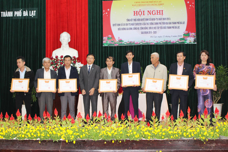 Biểu dương gia đình, dòng họ, cộng đồng tiêu biểu trong phong trào xây dựng xã hội học tập