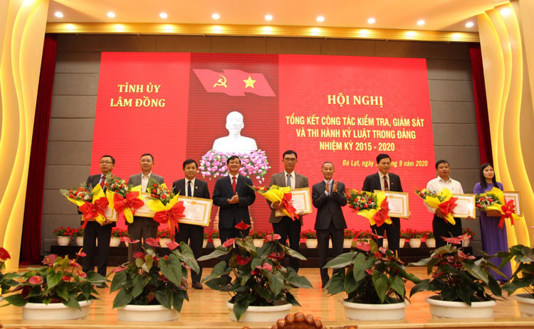 Các tập thể và cá nhân được Ban Thường vụ Tỉnh ủy và Ủy ban Kiểm tra Tỉnh ủy khen thưởng vì có thành tích xuất sắc trong công tác kiểm tra, giám sát và thi hành kỷ luật trong Đảng nhiệm kỳ 2015 - 2020