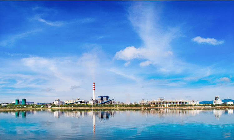 Ngày mới trên công trường Nhà máy Alumina Tân Rai