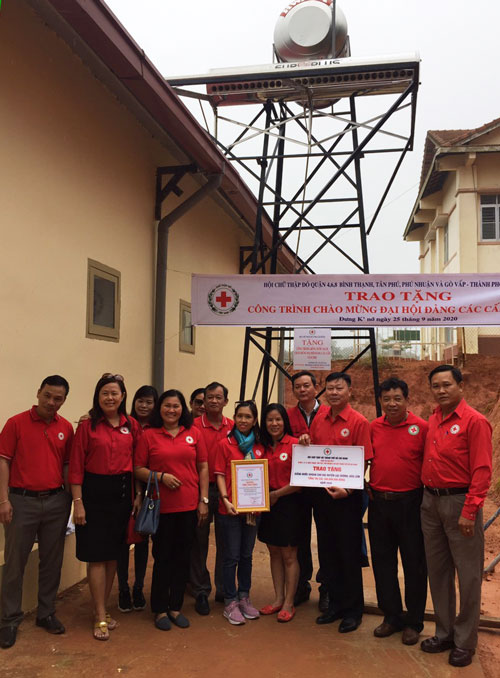 Hội Chữ thập đỏ tỉnh cùng các nhà tài trợ đến từ TP Hồ Chí Minh tổ chức khánh thánh 2 giếng nước sạch cho bà con xã Đưng K’Nớ (Lạc Dương)