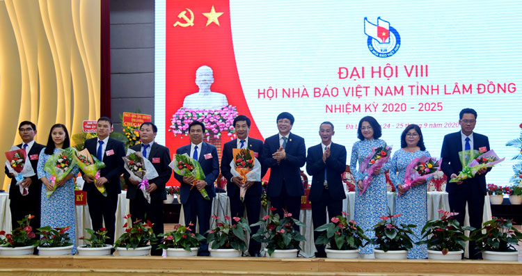Ban Chấp hành HNB Việt Nam tỉnh Lâm Đồng khoá VIII ra mắt Đại hội