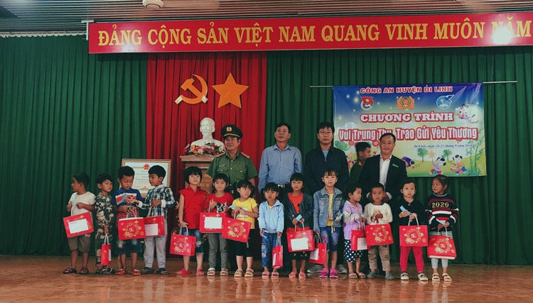Vui Tết Trung thu, trao gửi yêu thương