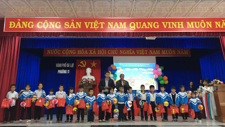 Tổ chức Trung thu sớm cho thiếu nhi tại Đà Lạt