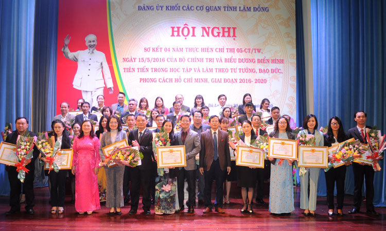 Sơ kết 4 năm triển khai thực hiện Chỉ thị 05 của Bộ Chính trị