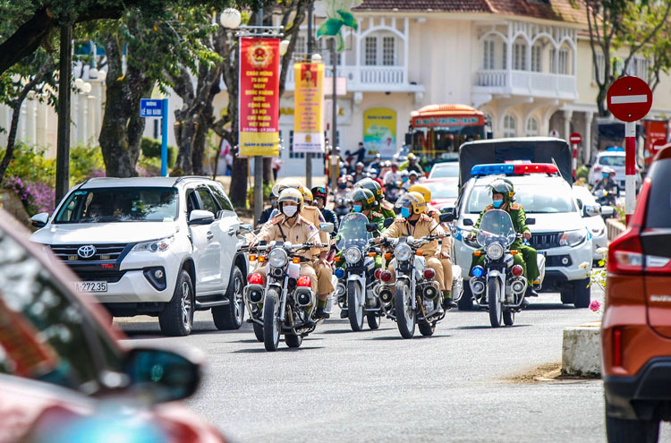 Xử phạt gần 1.200 trường hợp vi phạm