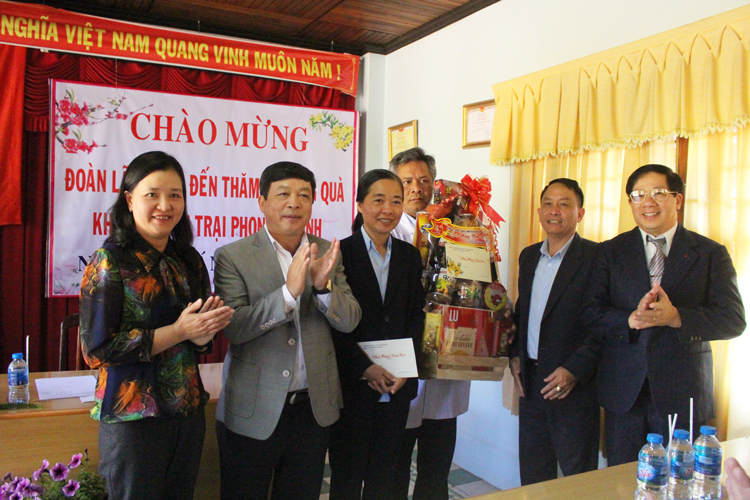 Trợ giúp người khuyết tật hòa nhập để phát triển