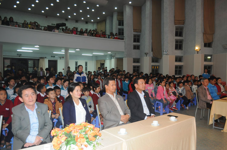 Gần 700 thiếu nhi tham gia lễ hội "Tết Trung thu cho em"