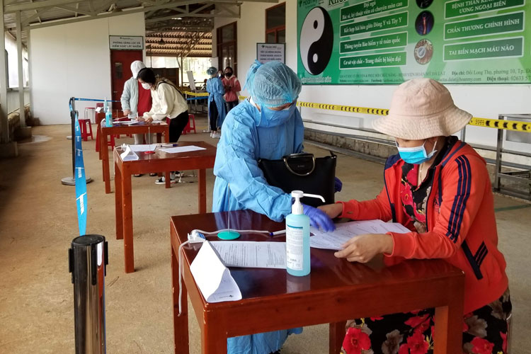 Bênh viện Hoàn Mỹ Đà Lạt phân luồng, kiểm soát triệt để người bệnh tới khám bệnh, chữa bệnh đảm bảo an toàn phòng chống Covid-19