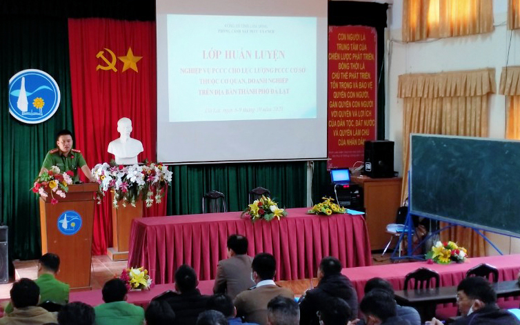 Huấn luyện nghiệp vụ cho lực lượng phòng cháy chữa cháy cơ sở