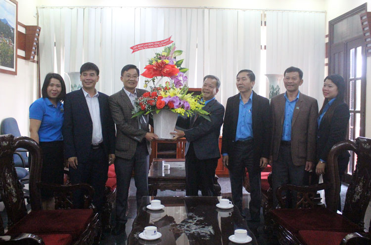 Thăm, chúc mừng Công ty Viễn thông Lâm Đồng