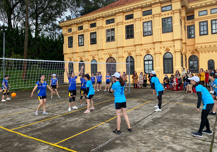 Giải Bóng chuyền hơi trong nữ cán bộ làm công tác nữ công