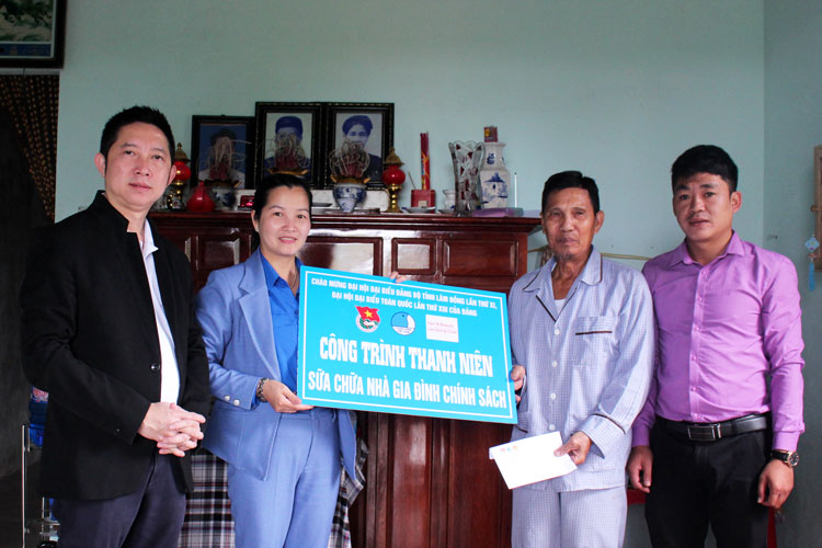 Tặng công trình thanh niên cho gia đình chính sách Nguyễn Đình Lĩnh ở xã Lộc Châu