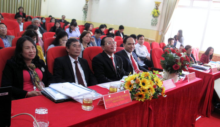 Lãnh đạo của 11 trường đại học, cao đẳng y tế trong nước đang triển khai chương trình đào tạo đổi mới điều dưỡng thuộc dự án HPET tham dự hội thảo