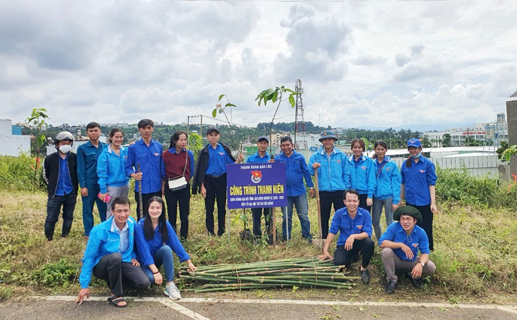 Thành Đoàn Bảo Lộc thực hiện Công trình Thanh niên chào mừng Đại hội Đảng bộ tỉnh Lâm Đồng
