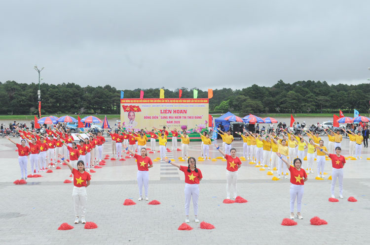 Hơn 1000 đoàn viên tham gia Liên hoan đồng diễn &quot;Sáng mãi niềm tin theo Đảng&quot;