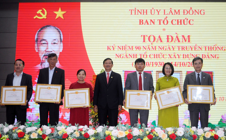 Chuyển biến tích cực trong công tác xây dựng, chỉnh đốn Đảng