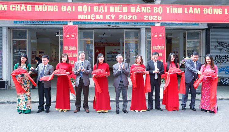 Triển lãm hình ảnh, tư liệu về thành tựu kinh tế - xã hội tỉnh Lâm Đồng