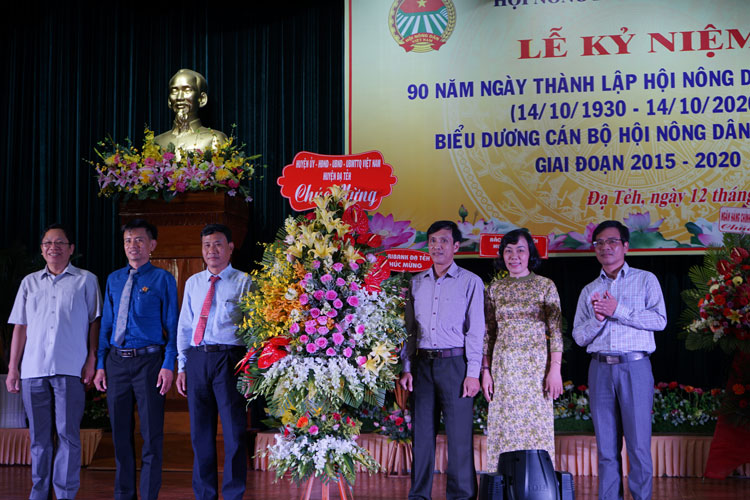 Hội Nông dân Đạ Tẻh tuyên dương cán bộ hội viên tiêu biểu