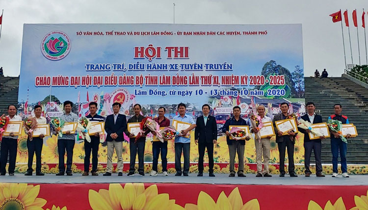 Trao gải thưởng cho các đơn vị đoạt giải