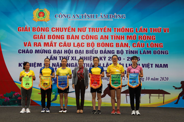 Kết thúc Giải bóng chuyền nữ, giải bóng bàn mở rộng Công an tỉnh