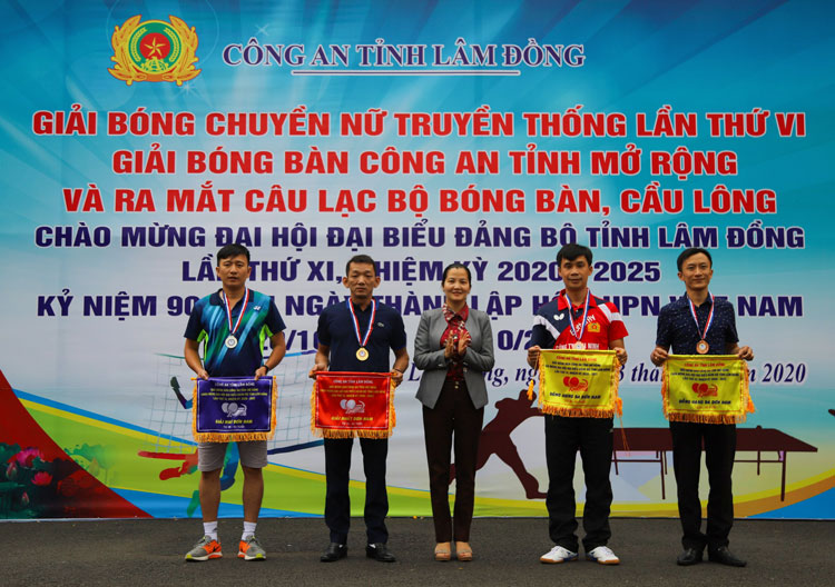 Và Các VĐV nam đạt giải môn bóng bàn