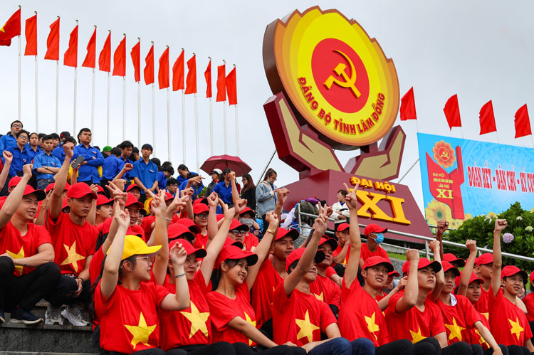 Rực rỡ cờ, hoa chào mừng đại hội