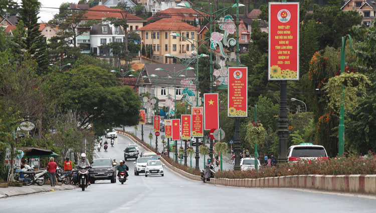 Đường phố Đà Lạt khang trang, rực rỡ hơn trong những ngày này