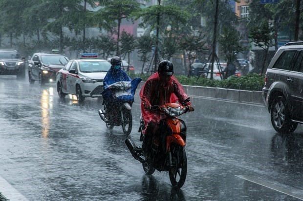Đêm 13/10, hầu hết các vùng biển có mưa dông mạnh, lốc xoáy