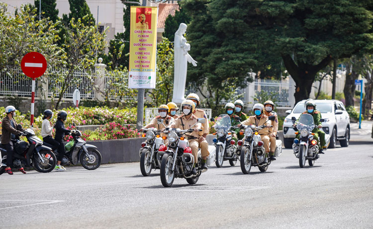 CSGT-TT sẽ huy động tối đa lực lượng để bảo đảm giao thông thông suốt trên các tuyến đường, không để xảy ra ùn tắc trước, trong và sau Đại hội