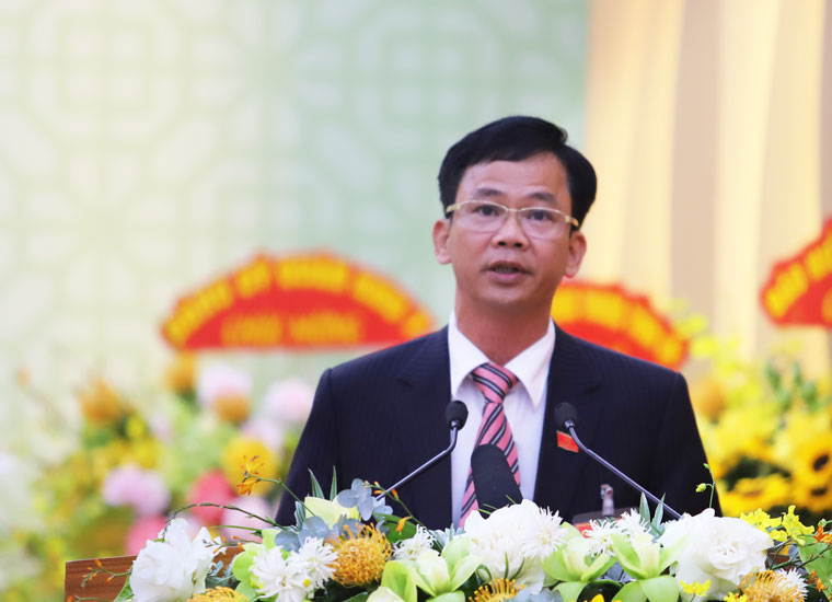 Đồng chí Nguyễn Văn Sơn - Đại diện Đảng bộ Sở Nông nghiệp và Phát triển nông thôn tham luận nội dung “Vai trò lãnh đạo của Đảng trong phát triển nông nghiệp, hướng đến nền nông nghiệp phát triển toàn diện, bền vững và hiện đại”.