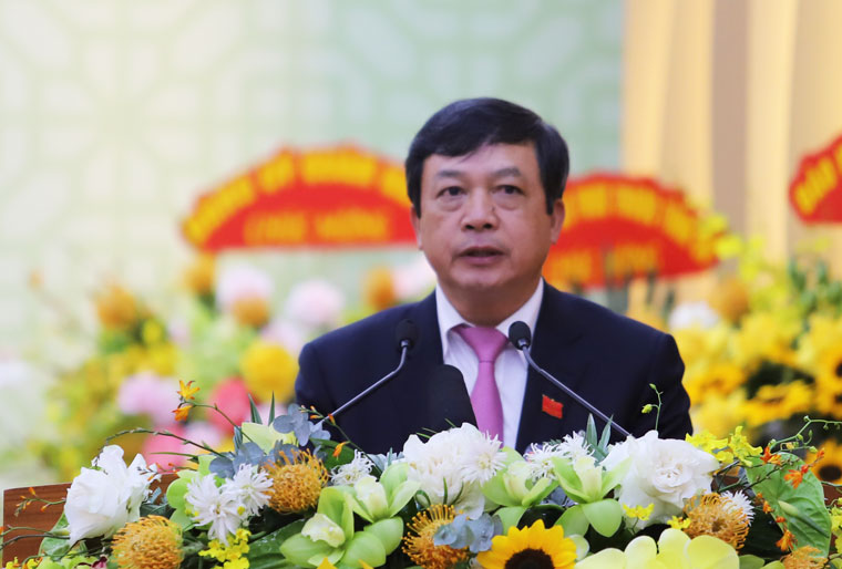 Đồng chí Đoàn Văn Việt điều hành phần lấy phiếu giới thiệu chức danh Bí thư Tỉnh ủy khóa XI