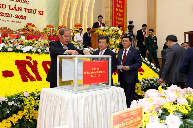 Các đại biểu tham dự Đại hội ủng hộ đồng bào miền Trung bị lũ lụt