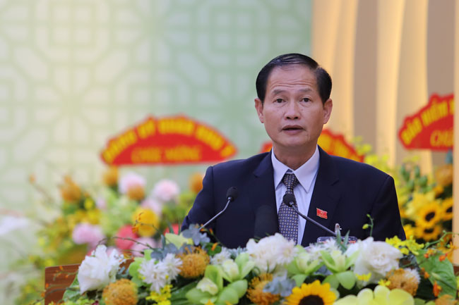 Đồng chí Nguyễn Trọng Ánh Đông - Đại diện Ban Tổ chức Tỉnh ủy tham luận với nội dung “Một số giải pháp nhằm xây dựng đội ngũ cán bộ các cấp đủ phẩm chất, năng lực và uy tín, ngang tầm nhiệm vụ trong tình hình mới”