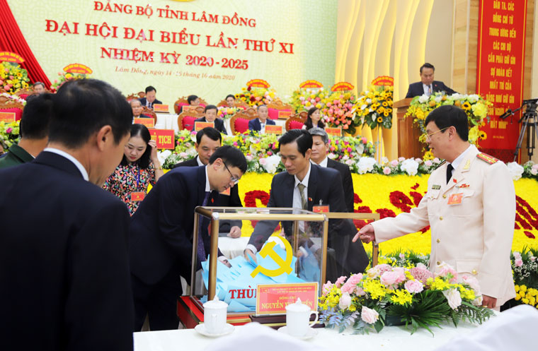 Ban Kiểm phiếu kiểm phiếu bầu