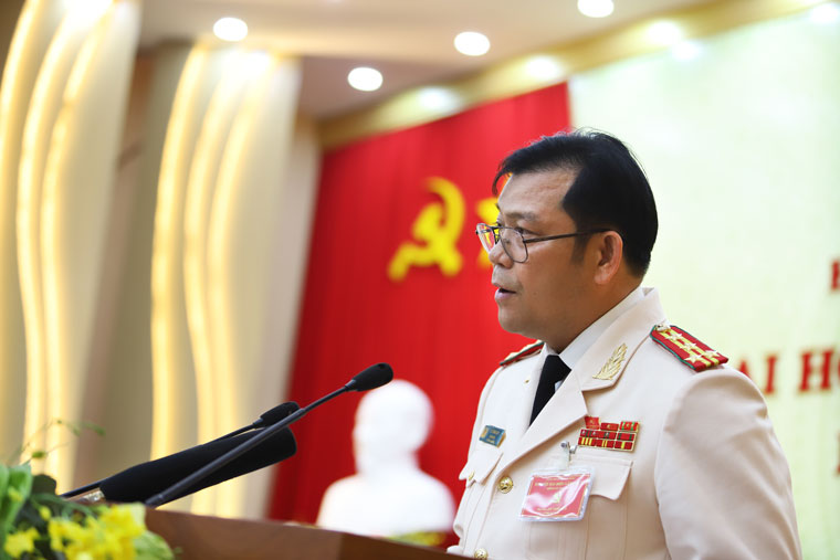 Đại tá Lê Vinh Quy - Đại diện Đảng bộ Công an tỉnh Lâm Đồng tham luận nội dung 