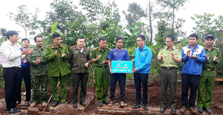 Khởi công xây dựng nhà nhân ái