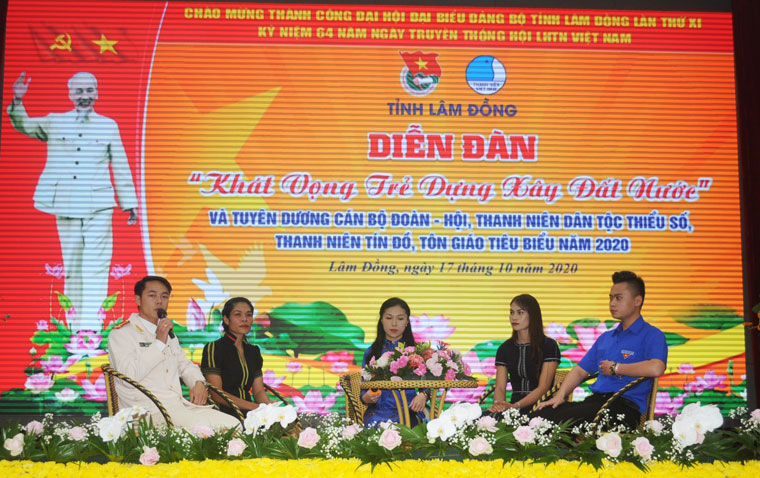 Các gương thanh niên tiêu biểu giao lưu chia sẻ tại Diễn đàn