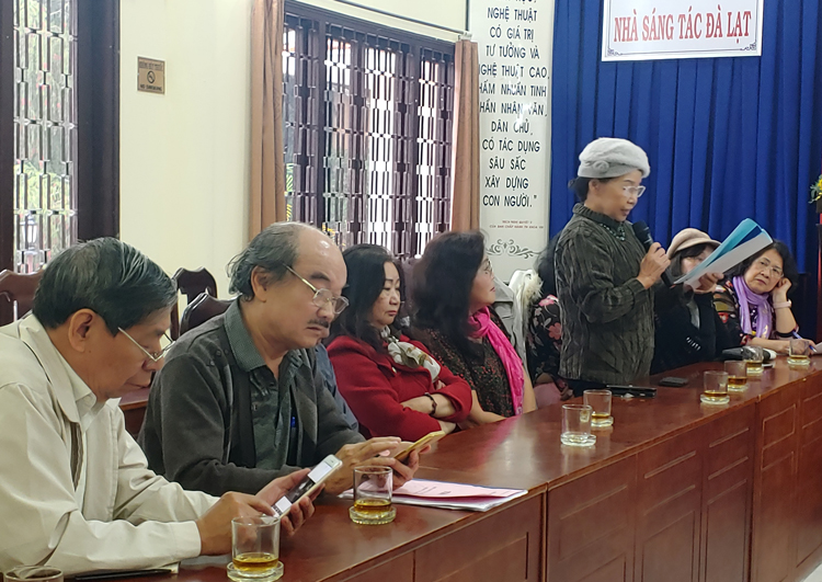 Các nhà thơ giới thiệu tác phẩm mới sáng tác 