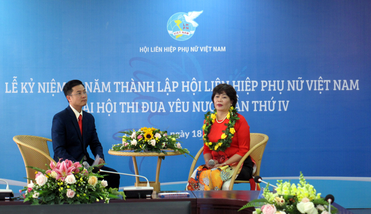 Đại biểu phụ nữ tham gia giao lưu tại điểm cầu Lâm Đồng