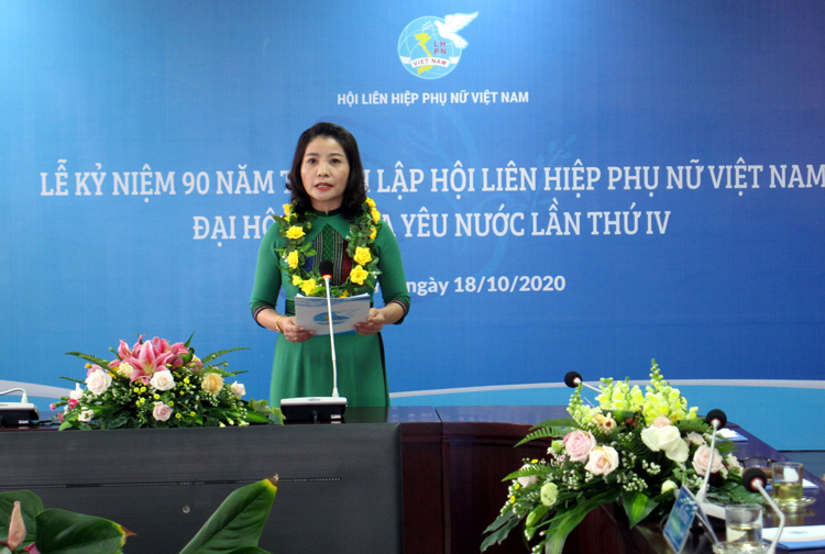 Chủ tịch Hội LHPN Đăk Lăk phát biểu hưởng ứng thi đua yêu nước